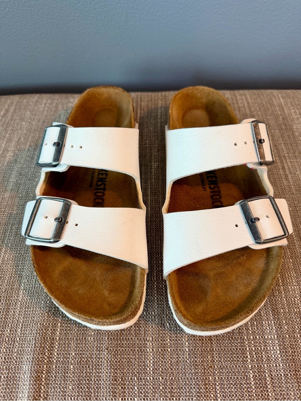 LIKE NEW Birkenstock Arizona Sandals - Size 38/8